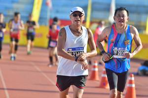 BIB: 203
                            <button type="button" onclick="openModal(3570084)" class="btn btn-primary btn-sm float-right btn-popup" data-toggle="modal" data-target=".modal-high-quality">
                        <i class="fas fa-shopping-cart"></i> Add to Cart
                    </button>
                                            <button type="button" onclick="isThisMe(3570084, true)" class="btn btn-success btn-sm float-right btn-popup btn-isme hidden" data-toggle="tooltip" data-placement="bottom" title="นี่คือรูปของคุณใช่ไหม คลิกที่นี่เพื่อเอาเข้าอัลบั้ม">
                        <i class="fas fa-plus"></i> Add to album
                    </button>
                    <button type="button" onclick="isThisMe(3570084, false)" class="btn btn-warning btn-sm float-right btn-popup btn-isnotme hidden">
                        <i class="fas fa-ban"></i> Remove from album
                    </button>