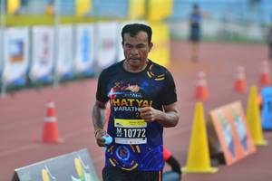 BIB: 10772
                            <button type="button" onclick="openModal(3534083)" class="btn btn-primary btn-sm float-right btn-popup" data-toggle="modal" data-target=".modal-high-quality">
                        <i class="fas fa-shopping-cart"></i> Add to Cart
                    </button>
                                            <button type="button" onclick="isThisMe(3534083, true)" class="btn btn-success btn-sm float-right btn-popup btn-isme hidden" data-toggle="tooltip" data-placement="bottom" title="นี่คือรูปของคุณใช่ไหม คลิกที่นี่เพื่อเอาเข้าอัลบั้ม">
                        <i class="fas fa-plus"></i> Add to album
                    </button>
                    <button type="button" onclick="isThisMe(3534083, false)" class="btn btn-warning btn-sm float-right btn-popup btn-isnotme hidden">
                        <i class="fas fa-ban"></i> Remove from album
                    </button>