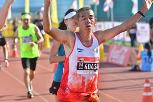 BIB: 4043
                            <button type="button" onclick="openModal(3567790)" class="btn btn-primary btn-sm float-right btn-popup" data-toggle="modal" data-target=".modal-high-quality">
                        <i class="fas fa-shopping-cart"></i> Add to Cart
                    </button>
                                            <button type="button" onclick="isThisMe(3567790, true)" class="btn btn-success btn-sm float-right btn-popup btn-isme hidden" data-toggle="tooltip" data-placement="bottom" title="นี่คือรูปของคุณใช่ไหม คลิกที่นี่เพื่อเอาเข้าอัลบั้ม">
                        <i class="fas fa-plus"></i> Add to album
                    </button>
                    <button type="button" onclick="isThisMe(3567790, false)" class="btn btn-warning btn-sm float-right btn-popup btn-isnotme hidden">
                        <i class="fas fa-ban"></i> Remove from album
                    </button>