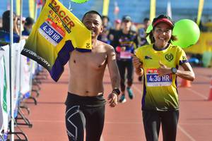 BIB: 430
                            <button type="button" onclick="openModal(3555977)" class="btn btn-primary btn-sm float-right btn-popup" data-toggle="modal" data-target=".modal-high-quality">
                        <i class="fas fa-shopping-cart"></i> Add to Cart
                    </button>
                                            <button type="button" onclick="isThisMe(3555977, true)" class="btn btn-success btn-sm float-right btn-popup btn-isme hidden" data-toggle="tooltip" data-placement="bottom" title="นี่คือรูปของคุณใช่ไหม คลิกที่นี่เพื่อเอาเข้าอัลบั้ม">
                        <i class="fas fa-plus"></i> Add to album
                    </button>
                    <button type="button" onclick="isThisMe(3555977, false)" class="btn btn-warning btn-sm float-right btn-popup btn-isnotme hidden">
                        <i class="fas fa-ban"></i> Remove from album
                    </button>