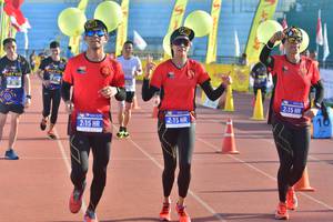 BIB: 215
                            <button type="button" onclick="openModal(3553368)" class="btn btn-primary btn-sm float-right btn-popup" data-toggle="modal" data-target=".modal-high-quality">
                        <i class="fas fa-shopping-cart"></i> Add to Cart
                    </button>
                                            <button type="button" onclick="isThisMe(3553368, true)" class="btn btn-success btn-sm float-right btn-popup btn-isme hidden" data-toggle="tooltip" data-placement="bottom" title="นี่คือรูปของคุณใช่ไหม คลิกที่นี่เพื่อเอาเข้าอัลบั้ม">
                        <i class="fas fa-plus"></i> Add to album
                    </button>
                    <button type="button" onclick="isThisMe(3553368, false)" class="btn btn-warning btn-sm float-right btn-popup btn-isnotme hidden">
                        <i class="fas fa-ban"></i> Remove from album
                    </button>