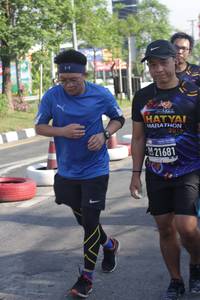 BIB: 21681
                            <button type="button" onclick="openModal(3671989)" class="btn btn-primary btn-sm float-right btn-popup" data-toggle="modal" data-target=".modal-high-quality">
                        <i class="fas fa-shopping-cart"></i> Add to Cart
                    </button>
                                            <button type="button" onclick="isThisMe(3671989, true)" class="btn btn-success btn-sm float-right btn-popup btn-isme hidden" data-toggle="tooltip" data-placement="bottom" title="นี่คือรูปของคุณใช่ไหม คลิกที่นี่เพื่อเอาเข้าอัลบั้ม">
                        <i class="fas fa-plus"></i> Add to album
                    </button>
                    <button type="button" onclick="isThisMe(3671989, false)" class="btn btn-warning btn-sm float-right btn-popup btn-isnotme hidden">
                        <i class="fas fa-ban"></i> Remove from album
                    </button>