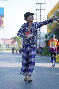 BIB: 40981
                            <button type="button" onclick="openModal(3642335)" class="btn btn-primary btn-sm float-right btn-popup" data-toggle="modal" data-target=".modal-high-quality">
                        <i class="fas fa-shopping-cart"></i> Add to Cart
                    </button>
                                            <button type="button" onclick="isThisMe(3642335, true)" class="btn btn-success btn-sm float-right btn-popup btn-isme hidden" data-toggle="tooltip" data-placement="bottom" title="นี่คือรูปของคุณใช่ไหม คลิกที่นี่เพื่อเอาเข้าอัลบั้ม">
                        <i class="fas fa-plus"></i> Add to album
                    </button>
                    <button type="button" onclick="isThisMe(3642335, false)" class="btn btn-warning btn-sm float-right btn-popup btn-isnotme hidden">
                        <i class="fas fa-ban"></i> Remove from album
                    </button>