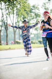 BIB: 40981
                            <button type="button" onclick="openModal(3810153)" class="btn btn-primary btn-sm float-right btn-popup" data-toggle="modal" data-target=".modal-high-quality">
                        <i class="fas fa-shopping-cart"></i> Add to Cart
                    </button>
                                            <button type="button" onclick="isThisMe(3810153, true)" class="btn btn-success btn-sm float-right btn-popup btn-isme hidden" data-toggle="tooltip" data-placement="bottom" title="นี่คือรูปของคุณใช่ไหม คลิกที่นี่เพื่อเอาเข้าอัลบั้ม">
                        <i class="fas fa-plus"></i> Add to album
                    </button>
                    <button type="button" onclick="isThisMe(3810153, false)" class="btn btn-warning btn-sm float-right btn-popup btn-isnotme hidden">
                        <i class="fas fa-ban"></i> Remove from album
                    </button>