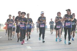 BIB: 21741, 2230, 221, 2173
                            <button type="button" onclick="openModal(3598815)" class="btn btn-primary btn-sm float-right btn-popup" data-toggle="modal" data-target=".modal-high-quality">
                        <i class="fas fa-shopping-cart"></i> Add to Cart
                    </button>
                                            <button type="button" onclick="isThisMe(3598815, true)" class="btn btn-success btn-sm float-right btn-popup btn-isme hidden" data-toggle="tooltip" data-placement="bottom" title="นี่คือรูปของคุณใช่ไหม คลิกที่นี่เพื่อเอาเข้าอัลบั้ม">
                        <i class="fas fa-plus"></i> Add to album
                    </button>
                    <button type="button" onclick="isThisMe(3598815, false)" class="btn btn-warning btn-sm float-right btn-popup btn-isnotme hidden">
                        <i class="fas fa-ban"></i> Remove from album
                    </button>