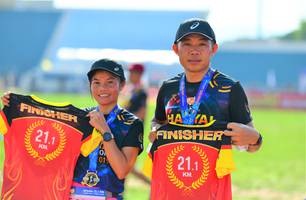 BIB: 211
                            <button type="button" onclick="openModal(3814577)" class="btn btn-primary btn-sm float-right btn-popup" data-toggle="modal" data-target=".modal-high-quality">
                        <i class="fas fa-shopping-cart"></i> Add to Cart
                    </button>
                                            <button type="button" onclick="isThisMe(3814577, true)" class="btn btn-success btn-sm float-right btn-popup btn-isme hidden" data-toggle="tooltip" data-placement="bottom" title="นี่คือรูปของคุณใช่ไหม คลิกที่นี่เพื่อเอาเข้าอัลบั้ม">
                        <i class="fas fa-plus"></i> Add to album
                    </button>
                    <button type="button" onclick="isThisMe(3814577, false)" class="btn btn-warning btn-sm float-right btn-popup btn-isnotme hidden">
                        <i class="fas fa-ban"></i> Remove from album
                    </button>