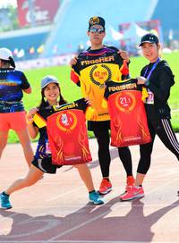 BIB: 42195, 211
                            <button type="button" onclick="openModal(3814671)" class="btn btn-primary btn-sm float-right btn-popup" data-toggle="modal" data-target=".modal-high-quality">
                        <i class="fas fa-shopping-cart"></i> Add to Cart
                    </button>
                                            <button type="button" onclick="isThisMe(3814671, true)" class="btn btn-success btn-sm float-right btn-popup btn-isme hidden" data-toggle="tooltip" data-placement="bottom" title="นี่คือรูปของคุณใช่ไหม คลิกที่นี่เพื่อเอาเข้าอัลบั้ม">
                        <i class="fas fa-plus"></i> Add to album
                    </button>
                    <button type="button" onclick="isThisMe(3814671, false)" class="btn btn-warning btn-sm float-right btn-popup btn-isnotme hidden">
                        <i class="fas fa-ban"></i> Remove from album
                    </button>