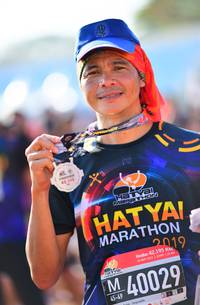 BIB: 195, 42195, 40029
                            <button type="button" onclick="openModal(3806587)" class="btn btn-primary btn-sm float-right btn-popup" data-toggle="modal" data-target=".modal-high-quality">
                        <i class="fas fa-shopping-cart"></i> Add to Cart
                    </button>
                                            <button type="button" onclick="isThisMe(3806587, true)" class="btn btn-success btn-sm float-right btn-popup btn-isme hidden" data-toggle="tooltip" data-placement="bottom" title="นี่คือรูปของคุณใช่ไหม คลิกที่นี่เพื่อเอาเข้าอัลบั้ม">
                        <i class="fas fa-plus"></i> Add to album
                    </button>
                    <button type="button" onclick="isThisMe(3806587, false)" class="btn btn-warning btn-sm float-right btn-popup btn-isnotme hidden">
                        <i class="fas fa-ban"></i> Remove from album
                    </button>