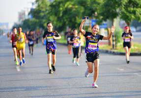 BIB: 12104
                            <button type="button" onclick="openModal(3783019)" class="btn btn-primary btn-sm float-right btn-popup" data-toggle="modal" data-target=".modal-high-quality">
                        <i class="fas fa-shopping-cart"></i> Add to Cart
                    </button>
                                            <button type="button" onclick="isThisMe(3783019, true)" class="btn btn-success btn-sm float-right btn-popup btn-isme hidden" data-toggle="tooltip" data-placement="bottom" title="นี่คือรูปของคุณใช่ไหม คลิกที่นี่เพื่อเอาเข้าอัลบั้ม">
                        <i class="fas fa-plus"></i> Add to album
                    </button>
                    <button type="button" onclick="isThisMe(3783019, false)" class="btn btn-warning btn-sm float-right btn-popup btn-isnotme hidden">
                        <i class="fas fa-ban"></i> Remove from album
                    </button>