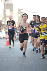 BIB: 10915
                            <button type="button" onclick="openModal(3749550)" class="btn btn-primary btn-sm float-right btn-popup" data-toggle="modal" data-target=".modal-high-quality">
                        <i class="fas fa-shopping-cart"></i> Add to Cart
                    </button>
                                            <button type="button" onclick="isThisMe(3749550, true)" class="btn btn-success btn-sm float-right btn-popup btn-isme hidden" data-toggle="tooltip" data-placement="bottom" title="นี่คือรูปของคุณใช่ไหม คลิกที่นี่เพื่อเอาเข้าอัลบั้ม">
                        <i class="fas fa-plus"></i> Add to album
                    </button>
                    <button type="button" onclick="isThisMe(3749550, false)" class="btn btn-warning btn-sm float-right btn-popup btn-isnotme hidden">
                        <i class="fas fa-ban"></i> Remove from album
                    </button>