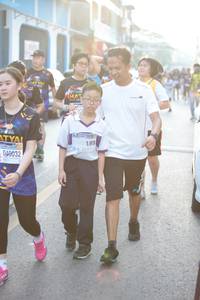 BIB: 040032
                            <button type="button" onclick="openModal(3747266)" class="btn btn-primary btn-sm float-right btn-popup" data-toggle="modal" data-target=".modal-high-quality">
                        <i class="fas fa-shopping-cart"></i> Add to Cart
                    </button>
                                            <button type="button" onclick="isThisMe(3747266, true)" class="btn btn-success btn-sm float-right btn-popup btn-isme hidden" data-toggle="tooltip" data-placement="bottom" title="นี่คือรูปของคุณใช่ไหม คลิกที่นี่เพื่อเอาเข้าอัลบั้ม">
                        <i class="fas fa-plus"></i> Add to album
                    </button>
                    <button type="button" onclick="isThisMe(3747266, false)" class="btn btn-warning btn-sm float-right btn-popup btn-isnotme hidden">
                        <i class="fas fa-ban"></i> Remove from album
                    </button>