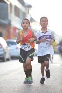 BIB: 041536, 153
                            <button type="button" onclick="openModal(3746353)" class="btn btn-primary btn-sm float-right btn-popup" data-toggle="modal" data-target=".modal-high-quality">
                        <i class="fas fa-shopping-cart"></i> Add to Cart
                    </button>
                                            <button type="button" onclick="isThisMe(3746353, true)" class="btn btn-success btn-sm float-right btn-popup btn-isme hidden" data-toggle="tooltip" data-placement="bottom" title="นี่คือรูปของคุณใช่ไหม คลิกที่นี่เพื่อเอาเข้าอัลบั้ม">
                        <i class="fas fa-plus"></i> Add to album
                    </button>
                    <button type="button" onclick="isThisMe(3746353, false)" class="btn btn-warning btn-sm float-right btn-popup btn-isnotme hidden">
                        <i class="fas fa-ban"></i> Remove from album
                    </button>