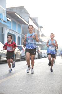 BIB: 1690, 041610, 230
                            <button type="button" onclick="openModal(3730577)" class="btn btn-primary btn-sm float-right btn-popup" data-toggle="modal" data-target=".modal-high-quality">
                        <i class="fas fa-shopping-cart"></i> Add to Cart
                    </button>
                                            <button type="button" onclick="isThisMe(3730577, true)" class="btn btn-success btn-sm float-right btn-popup btn-isme hidden" data-toggle="tooltip" data-placement="bottom" title="นี่คือรูปของคุณใช่ไหม คลิกที่นี่เพื่อเอาเข้าอัลบั้ม">
                        <i class="fas fa-plus"></i> Add to album
                    </button>
                    <button type="button" onclick="isThisMe(3730577, false)" class="btn btn-warning btn-sm float-right btn-popup btn-isnotme hidden">
                        <i class="fas fa-ban"></i> Remove from album
                    </button>