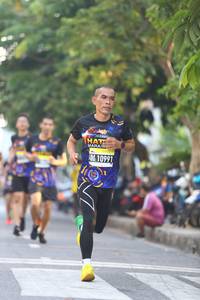 BIB: 10991
                            <button type="button" onclick="openModal(3672653)" class="btn btn-primary btn-sm float-right btn-popup" data-toggle="modal" data-target=".modal-high-quality">
                        <i class="fas fa-shopping-cart"></i> Add to Cart
                    </button>
                                            <button type="button" onclick="isThisMe(3672653, true)" class="btn btn-success btn-sm float-right btn-popup btn-isme hidden" data-toggle="tooltip" data-placement="bottom" title="นี่คือรูปของคุณใช่ไหม คลิกที่นี่เพื่อเอาเข้าอัลบั้ม">
                        <i class="fas fa-plus"></i> Add to album
                    </button>
                    <button type="button" onclick="isThisMe(3672653, false)" class="btn btn-warning btn-sm float-right btn-popup btn-isnotme hidden">
                        <i class="fas fa-ban"></i> Remove from album
                    </button>