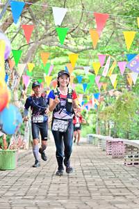 BIB: 3305, 3641, 1111
                            <button type="button" onclick="openModal(4116316)" class="btn btn-primary btn-sm float-right btn-popup" data-toggle="modal" data-target=".modal-high-quality">
                        <i class="fas fa-shopping-cart"></i> Add to Cart
                    </button>
                                            <button type="button" onclick="isThisMe(4116316, true)" class="btn btn-success btn-sm float-right btn-popup btn-isme hidden" data-toggle="tooltip" data-placement="bottom" title="นี่คือรูปของคุณใช่ไหม คลิกที่นี่เพื่อเอาเข้าอัลบั้ม">
                        <i class="fas fa-plus"></i> Add to album
                    </button>
                    <button type="button" onclick="isThisMe(4116316, false)" class="btn btn-warning btn-sm float-right btn-popup btn-isnotme hidden">
                        <i class="fas fa-ban"></i> Remove from album
                    </button>