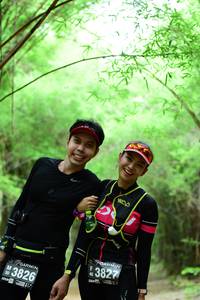 BIB: 3827, 3826
                            <button type="button" onclick="openModal(4306899)" class="btn btn-primary btn-sm float-right btn-popup" data-toggle="modal" data-target=".modal-high-quality">
                        <i class="fas fa-shopping-cart"></i> Add to Cart
                    </button>
                                            <button type="button" onclick="isThisMe(4306899, true)" class="btn btn-success btn-sm float-right btn-popup btn-isme hidden" data-toggle="tooltip" data-placement="bottom" title="นี่คือรูปของคุณใช่ไหม คลิกที่นี่เพื่อเอาเข้าอัลบั้ม">
                        <i class="fas fa-plus"></i> Add to album
                    </button>
                    <button type="button" onclick="isThisMe(4306899, false)" class="btn btn-warning btn-sm float-right btn-popup btn-isnotme hidden">
                        <i class="fas fa-ban"></i> Remove from album
                    </button>