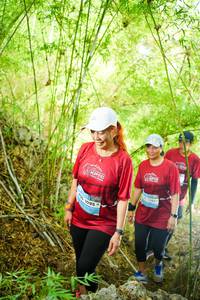 BIB: 1095, 1092
                            <button type="button" onclick="openModal(22086267)" class="btn btn-primary btn-sm float-right btn-popup" data-toggle="modal" data-target=".modal-high-quality">
                        <i class="fas fa-shopping-cart"></i> Add to Cart
                    </button>
                                            <button type="button" onclick="isThisMe(22086267, true)" class="btn btn-success btn-sm float-right btn-popup btn-isme hidden" data-toggle="tooltip" data-placement="bottom" title="นี่คือรูปของคุณใช่ไหม คลิกที่นี่เพื่อเอาเข้าอัลบั้ม">
                        <i class="fas fa-plus"></i> Add to album
                    </button>
                    <button type="button" onclick="isThisMe(22086267, false)" class="btn btn-warning btn-sm float-right btn-popup btn-isnotme hidden">
                        <i class="fas fa-ban"></i> Remove from album
                    </button>