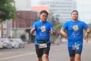 BIB: 2038
                            <button type="button" onclick="openModal(5965629)" class="btn btn-primary btn-sm float-right btn-popup" data-toggle="modal" data-target=".modal-high-quality">
                        <i class="fas fa-shopping-cart"></i> Add to Cart
                    </button>
                                            <button type="button" onclick="isThisMe(5965629, true)" class="btn btn-success btn-sm float-right btn-popup btn-isme hidden" data-toggle="tooltip" data-placement="bottom" title="นี่คือรูปของคุณใช่ไหม คลิกที่นี่เพื่อเอาเข้าอัลบั้ม">
                        <i class="fas fa-plus"></i> Add to album
                    </button>
                    <button type="button" onclick="isThisMe(5965629, false)" class="btn btn-warning btn-sm float-right btn-popup btn-isnotme hidden">
                        <i class="fas fa-ban"></i> Remove from album
                    </button>