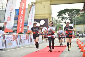 BIB: 2724, 219
                            <button type="button" onclick="openModal(5984277)" class="btn btn-primary btn-sm float-right btn-popup" data-toggle="modal" data-target=".modal-high-quality">
                        <i class="fas fa-shopping-cart"></i> Add to Cart
                    </button>
                                            <button type="button" onclick="isThisMe(5984277, true)" class="btn btn-success btn-sm float-right btn-popup btn-isme hidden" data-toggle="tooltip" data-placement="bottom" title="นี่คือรูปของคุณใช่ไหม คลิกที่นี่เพื่อเอาเข้าอัลบั้ม">
                        <i class="fas fa-plus"></i> Add to album
                    </button>
                    <button type="button" onclick="isThisMe(5984277, false)" class="btn btn-warning btn-sm float-right btn-popup btn-isnotme hidden">
                        <i class="fas fa-ban"></i> Remove from album
                    </button>