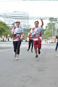 BIB: 2678, 6525
                            <button type="button" onclick="openModal(5953787)" class="btn btn-primary btn-sm float-right btn-popup" data-toggle="modal" data-target=".modal-high-quality">
                        <i class="fas fa-shopping-cart"></i> Add to Cart
                    </button>
                                            <button type="button" onclick="isThisMe(5953787, true)" class="btn btn-success btn-sm float-right btn-popup btn-isme hidden" data-toggle="tooltip" data-placement="bottom" title="นี่คือรูปของคุณใช่ไหม คลิกที่นี่เพื่อเอาเข้าอัลบั้ม">
                        <i class="fas fa-plus"></i> Add to album
                    </button>
                    <button type="button" onclick="isThisMe(5953787, false)" class="btn btn-warning btn-sm float-right btn-popup btn-isnotme hidden">
                        <i class="fas fa-ban"></i> Remove from album
                    </button>