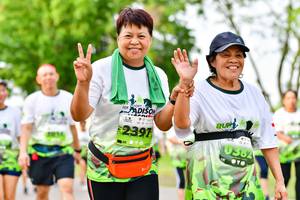 BIB: 239
                            <button type="button" onclick="openModal(3721185)" class="btn btn-primary btn-sm float-right btn-popup" data-toggle="modal" data-target=".modal-high-quality">
                        <i class="fas fa-shopping-cart"></i> Add to Cart
                    </button>
                                            <button type="button" onclick="isThisMe(3721185, true)" class="btn btn-success btn-sm float-right btn-popup btn-isme hidden" data-toggle="tooltip" data-placement="bottom" title="นี่คือรูปของคุณใช่ไหม คลิกที่นี่เพื่อเอาเข้าอัลบั้ม">
                        <i class="fas fa-plus"></i> Add to album
                    </button>
                    <button type="button" onclick="isThisMe(3721185, false)" class="btn btn-warning btn-sm float-right btn-popup btn-isnotme hidden">
                        <i class="fas fa-ban"></i> Remove from album
                    </button>