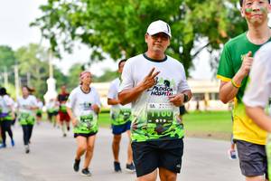 BIB: 100
                            <button type="button" onclick="openModal(3720220)" class="btn btn-primary btn-sm float-right btn-popup" data-toggle="modal" data-target=".modal-high-quality">
                        <i class="fas fa-shopping-cart"></i> Add to Cart
                    </button>
                                            <button type="button" onclick="isThisMe(3720220, true)" class="btn btn-success btn-sm float-right btn-popup btn-isme hidden" data-toggle="tooltip" data-placement="bottom" title="นี่คือรูปของคุณใช่ไหม คลิกที่นี่เพื่อเอาเข้าอัลบั้ม">
                        <i class="fas fa-plus"></i> Add to album
                    </button>
                    <button type="button" onclick="isThisMe(3720220, false)" class="btn btn-warning btn-sm float-right btn-popup btn-isnotme hidden">
                        <i class="fas fa-ban"></i> Remove from album
                    </button>