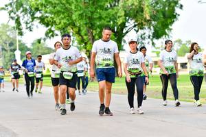 BIB: 
                            <button type="button" onclick="openModal(3721855)" class="btn btn-primary btn-sm float-right btn-popup" data-toggle="modal" data-target=".modal-high-quality">
                        <i class="fas fa-shopping-cart"></i> Add to Cart
                    </button>
                                            <button type="button" onclick="isThisMe(3721855, true)" class="btn btn-success btn-sm float-right btn-popup btn-isme hidden" data-toggle="tooltip" data-placement="bottom" title="นี่คือรูปของคุณใช่ไหม คลิกที่นี่เพื่อเอาเข้าอัลบั้ม">
                        <i class="fas fa-plus"></i> Add to album
                    </button>
                    <button type="button" onclick="isThisMe(3721855, false)" class="btn btn-warning btn-sm float-right btn-popup btn-isnotme hidden">
                        <i class="fas fa-ban"></i> Remove from album
                    </button>