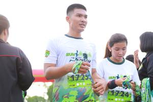 BIB: 1724, 1725
                            <button type="button" onclick="openModal(3555061)" class="btn btn-primary btn-sm float-right btn-popup" data-toggle="modal" data-target=".modal-high-quality">
                        <i class="fas fa-shopping-cart"></i> Add to Cart
                    </button>
                                            <button type="button" onclick="isThisMe(3555061, true)" class="btn btn-success btn-sm float-right btn-popup btn-isme hidden" data-toggle="tooltip" data-placement="bottom" title="นี่คือรูปของคุณใช่ไหม คลิกที่นี่เพื่อเอาเข้าอัลบั้ม">
                        <i class="fas fa-plus"></i> Add to album
                    </button>
                    <button type="button" onclick="isThisMe(3555061, false)" class="btn btn-warning btn-sm float-right btn-popup btn-isnotme hidden">
                        <i class="fas fa-ban"></i> Remove from album
                    </button>