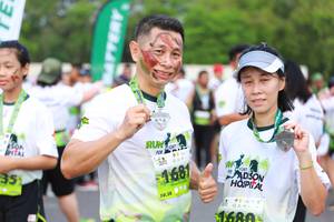 BIB: 1681, , 1680
                            <button type="button" onclick="openModal(3555296)" class="btn btn-primary btn-sm float-right btn-popup" data-toggle="modal" data-target=".modal-high-quality">
                        <i class="fas fa-shopping-cart"></i> Add to Cart
                    </button>
                                            <button type="button" onclick="isThisMe(3555296, true)" class="btn btn-success btn-sm float-right btn-popup btn-isme hidden" data-toggle="tooltip" data-placement="bottom" title="นี่คือรูปของคุณใช่ไหม คลิกที่นี่เพื่อเอาเข้าอัลบั้ม">
                        <i class="fas fa-plus"></i> Add to album
                    </button>
                    <button type="button" onclick="isThisMe(3555296, false)" class="btn btn-warning btn-sm float-right btn-popup btn-isnotme hidden">
                        <i class="fas fa-ban"></i> Remove from album
                    </button>