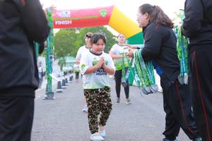 BIB: 297
                            <button type="button" onclick="openModal(3555182)" class="btn btn-primary btn-sm float-right btn-popup" data-toggle="modal" data-target=".modal-high-quality">
                        <i class="fas fa-shopping-cart"></i> Add to Cart
                    </button>
                                            <button type="button" onclick="isThisMe(3555182, true)" class="btn btn-success btn-sm float-right btn-popup btn-isme hidden" data-toggle="tooltip" data-placement="bottom" title="นี่คือรูปของคุณใช่ไหม คลิกที่นี่เพื่อเอาเข้าอัลบั้ม">
                        <i class="fas fa-plus"></i> Add to album
                    </button>
                    <button type="button" onclick="isThisMe(3555182, false)" class="btn btn-warning btn-sm float-right btn-popup btn-isnotme hidden">
                        <i class="fas fa-ban"></i> Remove from album
                    </button>