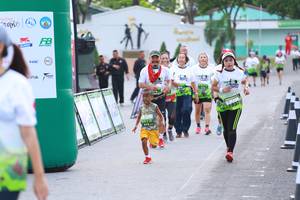 BIB: 1832
                            <button type="button" onclick="openModal(3554993)" class="btn btn-primary btn-sm float-right btn-popup" data-toggle="modal" data-target=".modal-high-quality">
                        <i class="fas fa-shopping-cart"></i> Add to Cart
                    </button>
                                            <button type="button" onclick="isThisMe(3554993, true)" class="btn btn-success btn-sm float-right btn-popup btn-isme hidden" data-toggle="tooltip" data-placement="bottom" title="นี่คือรูปของคุณใช่ไหม คลิกที่นี่เพื่อเอาเข้าอัลบั้ม">
                        <i class="fas fa-plus"></i> Add to album
                    </button>
                    <button type="button" onclick="isThisMe(3554993, false)" class="btn btn-warning btn-sm float-right btn-popup btn-isnotme hidden">
                        <i class="fas fa-ban"></i> Remove from album
                    </button>