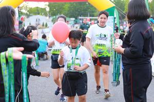 BIB: 1682, 251
                            <button type="button" onclick="openModal(3555262)" class="btn btn-primary btn-sm float-right btn-popup" data-toggle="modal" data-target=".modal-high-quality">
                        <i class="fas fa-shopping-cart"></i> Add to Cart
                    </button>
                                            <button type="button" onclick="isThisMe(3555262, true)" class="btn btn-success btn-sm float-right btn-popup btn-isme hidden" data-toggle="tooltip" data-placement="bottom" title="นี่คือรูปของคุณใช่ไหม คลิกที่นี่เพื่อเอาเข้าอัลบั้ม">
                        <i class="fas fa-plus"></i> Add to album
                    </button>
                    <button type="button" onclick="isThisMe(3555262, false)" class="btn btn-warning btn-sm float-right btn-popup btn-isnotme hidden">
                        <i class="fas fa-ban"></i> Remove from album
                    </button>