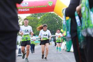 BIB: 1725, 1724
                            <button type="button" onclick="openModal(3555058)" class="btn btn-primary btn-sm float-right btn-popup" data-toggle="modal" data-target=".modal-high-quality">
                        <i class="fas fa-shopping-cart"></i> Add to Cart
                    </button>
                                            <button type="button" onclick="isThisMe(3555058, true)" class="btn btn-success btn-sm float-right btn-popup btn-isme hidden" data-toggle="tooltip" data-placement="bottom" title="นี่คือรูปของคุณใช่ไหม คลิกที่นี่เพื่อเอาเข้าอัลบั้ม">
                        <i class="fas fa-plus"></i> Add to album
                    </button>
                    <button type="button" onclick="isThisMe(3555058, false)" class="btn btn-warning btn-sm float-right btn-popup btn-isnotme hidden">
                        <i class="fas fa-ban"></i> Remove from album
                    </button>