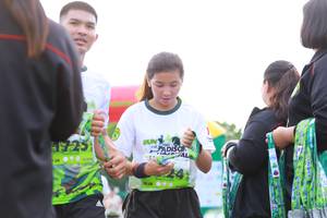 BIB: 1724, 1725
                            <button type="button" onclick="openModal(3555067)" class="btn btn-primary btn-sm float-right btn-popup" data-toggle="modal" data-target=".modal-high-quality">
                        <i class="fas fa-shopping-cart"></i> Add to Cart
                    </button>
                                            <button type="button" onclick="isThisMe(3555067, true)" class="btn btn-success btn-sm float-right btn-popup btn-isme hidden" data-toggle="tooltip" data-placement="bottom" title="นี่คือรูปของคุณใช่ไหม คลิกที่นี่เพื่อเอาเข้าอัลบั้ม">
                        <i class="fas fa-plus"></i> Add to album
                    </button>
                    <button type="button" onclick="isThisMe(3555067, false)" class="btn btn-warning btn-sm float-right btn-popup btn-isnotme hidden">
                        <i class="fas fa-ban"></i> Remove from album
                    </button>