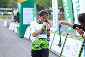 BIB: 2915
                            <button type="button" onclick="openModal(3555335)" class="btn btn-primary btn-sm float-right btn-popup" data-toggle="modal" data-target=".modal-high-quality">
                        <i class="fas fa-shopping-cart"></i> Add to Cart
                    </button>
                                            <button type="button" onclick="isThisMe(3555335, true)" class="btn btn-success btn-sm float-right btn-popup btn-isme hidden" data-toggle="tooltip" data-placement="bottom" title="นี่คือรูปของคุณใช่ไหม คลิกที่นี่เพื่อเอาเข้าอัลบั้ม">
                        <i class="fas fa-plus"></i> Add to album
                    </button>
                    <button type="button" onclick="isThisMe(3555335, false)" class="btn btn-warning btn-sm float-right btn-popup btn-isnotme hidden">
                        <i class="fas fa-ban"></i> Remove from album
                    </button>