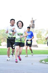 BIB: 579
                            <button type="button" onclick="openModal(3578510)" class="btn btn-primary btn-sm float-right btn-popup" data-toggle="modal" data-target=".modal-high-quality">
                        <i class="fas fa-shopping-cart"></i> Add to Cart
                    </button>
                                            <button type="button" onclick="isThisMe(3578510, true)" class="btn btn-success btn-sm float-right btn-popup btn-isme hidden" data-toggle="tooltip" data-placement="bottom" title="นี่คือรูปของคุณใช่ไหม คลิกที่นี่เพื่อเอาเข้าอัลบั้ม">
                        <i class="fas fa-plus"></i> Add to album
                    </button>
                    <button type="button" onclick="isThisMe(3578510, false)" class="btn btn-warning btn-sm float-right btn-popup btn-isnotme hidden">
                        <i class="fas fa-ban"></i> Remove from album
                    </button>