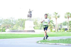 BIB: 2431
                            <button type="button" onclick="openModal(3570913)" class="btn btn-primary btn-sm float-right btn-popup" data-toggle="modal" data-target=".modal-high-quality">
                        <i class="fas fa-shopping-cart"></i> Add to Cart
                    </button>
                                            <button type="button" onclick="isThisMe(3570913, true)" class="btn btn-success btn-sm float-right btn-popup btn-isme hidden" data-toggle="tooltip" data-placement="bottom" title="นี่คือรูปของคุณใช่ไหม คลิกที่นี่เพื่อเอาเข้าอัลบั้ม">
                        <i class="fas fa-plus"></i> Add to album
                    </button>
                    <button type="button" onclick="isThisMe(3570913, false)" class="btn btn-warning btn-sm float-right btn-popup btn-isnotme hidden">
                        <i class="fas fa-ban"></i> Remove from album
                    </button>