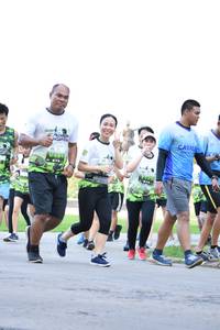 BIB: 463, 464
                            <button type="button" onclick="openModal(3579185)" class="btn btn-primary btn-sm float-right btn-popup" data-toggle="modal" data-target=".modal-high-quality">
                        <i class="fas fa-shopping-cart"></i> Add to Cart
                    </button>
                                            <button type="button" onclick="isThisMe(3579185, true)" class="btn btn-success btn-sm float-right btn-popup btn-isme hidden" data-toggle="tooltip" data-placement="bottom" title="นี่คือรูปของคุณใช่ไหม คลิกที่นี่เพื่อเอาเข้าอัลบั้ม">
                        <i class="fas fa-plus"></i> Add to album
                    </button>
                    <button type="button" onclick="isThisMe(3579185, false)" class="btn btn-warning btn-sm float-right btn-popup btn-isnotme hidden">
                        <i class="fas fa-ban"></i> Remove from album
                    </button>