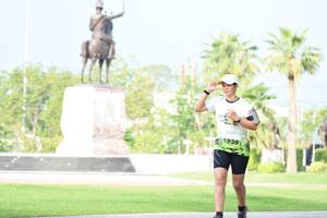 BIB: 1930
                            <button type="button" onclick="openModal(3670528)" class="btn btn-primary btn-sm float-right btn-popup" data-toggle="modal" data-target=".modal-high-quality">
                        <i class="fas fa-shopping-cart"></i> Add to Cart
                    </button>
                                            <button type="button" onclick="isThisMe(3670528, true)" class="btn btn-success btn-sm float-right btn-popup btn-isme hidden" data-toggle="tooltip" data-placement="bottom" title="นี่คือรูปของคุณใช่ไหม คลิกที่นี่เพื่อเอาเข้าอัลบั้ม">
                        <i class="fas fa-plus"></i> Add to album
                    </button>
                    <button type="button" onclick="isThisMe(3670528, false)" class="btn btn-warning btn-sm float-right btn-popup btn-isnotme hidden">
                        <i class="fas fa-ban"></i> Remove from album
                    </button>