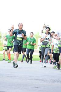 BIB: 2135, 220, 267
                            <button type="button" onclick="openModal(3645748)" class="btn btn-primary btn-sm float-right btn-popup" data-toggle="modal" data-target=".modal-high-quality">
                        <i class="fas fa-shopping-cart"></i> Add to Cart
                    </button>
                                            <button type="button" onclick="isThisMe(3645748, true)" class="btn btn-success btn-sm float-right btn-popup btn-isme hidden" data-toggle="tooltip" data-placement="bottom" title="นี่คือรูปของคุณใช่ไหม คลิกที่นี่เพื่อเอาเข้าอัลบั้ม">
                        <i class="fas fa-plus"></i> Add to album
                    </button>
                    <button type="button" onclick="isThisMe(3645748, false)" class="btn btn-warning btn-sm float-right btn-popup btn-isnotme hidden">
                        <i class="fas fa-ban"></i> Remove from album
                    </button>