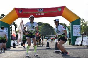 BIB: 2033, 793
                            <button type="button" onclick="openModal(3787376)" class="btn btn-primary btn-sm float-right btn-popup" data-toggle="modal" data-target=".modal-high-quality">
                        <i class="fas fa-shopping-cart"></i> Add to Cart
                    </button>
                                            <button type="button" onclick="isThisMe(3787376, true)" class="btn btn-success btn-sm float-right btn-popup btn-isme hidden" data-toggle="tooltip" data-placement="bottom" title="นี่คือรูปของคุณใช่ไหม คลิกที่นี่เพื่อเอาเข้าอัลบั้ม">
                        <i class="fas fa-plus"></i> Add to album
                    </button>
                    <button type="button" onclick="isThisMe(3787376, false)" class="btn btn-warning btn-sm float-right btn-popup btn-isnotme hidden">
                        <i class="fas fa-ban"></i> Remove from album
                    </button>