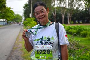 BIB: 1720
                            <button type="button" onclick="openModal(3787248)" class="btn btn-primary btn-sm float-right btn-popup" data-toggle="modal" data-target=".modal-high-quality">
                        <i class="fas fa-shopping-cart"></i> Add to Cart
                    </button>
                                            <button type="button" onclick="isThisMe(3787248, true)" class="btn btn-success btn-sm float-right btn-popup btn-isme hidden" data-toggle="tooltip" data-placement="bottom" title="นี่คือรูปของคุณใช่ไหม คลิกที่นี่เพื่อเอาเข้าอัลบั้ม">
                        <i class="fas fa-plus"></i> Add to album
                    </button>
                    <button type="button" onclick="isThisMe(3787248, false)" class="btn btn-warning btn-sm float-right btn-popup btn-isnotme hidden">
                        <i class="fas fa-ban"></i> Remove from album
                    </button>