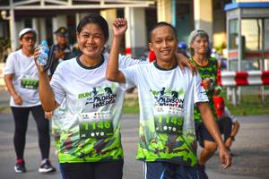 BIB: 1143, 146
                            <button type="button" onclick="openModal(3787507)" class="btn btn-primary btn-sm float-right btn-popup" data-toggle="modal" data-target=".modal-high-quality">
                        <i class="fas fa-shopping-cart"></i> Add to Cart
                    </button>
                                            <button type="button" onclick="isThisMe(3787507, true)" class="btn btn-success btn-sm float-right btn-popup btn-isme hidden" data-toggle="tooltip" data-placement="bottom" title="นี่คือรูปของคุณใช่ไหม คลิกที่นี่เพื่อเอาเข้าอัลบั้ม">
                        <i class="fas fa-plus"></i> Add to album
                    </button>
                    <button type="button" onclick="isThisMe(3787507, false)" class="btn btn-warning btn-sm float-right btn-popup btn-isnotme hidden">
                        <i class="fas fa-ban"></i> Remove from album
                    </button>