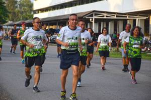 BIB: 919, 918, 917
                            <button type="button" onclick="openModal(3787636)" class="btn btn-primary btn-sm float-right btn-popup" data-toggle="modal" data-target=".modal-high-quality">
                        <i class="fas fa-shopping-cart"></i> Add to Cart
                    </button>
                                            <button type="button" onclick="isThisMe(3787636, true)" class="btn btn-success btn-sm float-right btn-popup btn-isme hidden" data-toggle="tooltip" data-placement="bottom" title="นี่คือรูปของคุณใช่ไหม คลิกที่นี่เพื่อเอาเข้าอัลบั้ม">
                        <i class="fas fa-plus"></i> Add to album
                    </button>
                    <button type="button" onclick="isThisMe(3787636, false)" class="btn btn-warning btn-sm float-right btn-popup btn-isnotme hidden">
                        <i class="fas fa-ban"></i> Remove from album
                    </button>