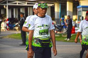 BIB: 0017
                            <button type="button" onclick="openModal(3787509)" class="btn btn-primary btn-sm float-right btn-popup" data-toggle="modal" data-target=".modal-high-quality">
                        <i class="fas fa-shopping-cart"></i> Add to Cart
                    </button>
                                            <button type="button" onclick="isThisMe(3787509, true)" class="btn btn-success btn-sm float-right btn-popup btn-isme hidden" data-toggle="tooltip" data-placement="bottom" title="นี่คือรูปของคุณใช่ไหม คลิกที่นี่เพื่อเอาเข้าอัลบั้ม">
                        <i class="fas fa-plus"></i> Add to album
                    </button>
                    <button type="button" onclick="isThisMe(3787509, false)" class="btn btn-warning btn-sm float-right btn-popup btn-isnotme hidden">
                        <i class="fas fa-ban"></i> Remove from album
                    </button>