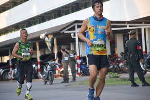 BIB: 1985
                            <button type="button" onclick="openModal(3788532)" class="btn btn-primary btn-sm float-right btn-popup" data-toggle="modal" data-target=".modal-high-quality">
                        <i class="fas fa-shopping-cart"></i> Add to Cart
                    </button>
                                            <button type="button" onclick="isThisMe(3788532, true)" class="btn btn-success btn-sm float-right btn-popup btn-isme hidden" data-toggle="tooltip" data-placement="bottom" title="นี่คือรูปของคุณใช่ไหม คลิกที่นี่เพื่อเอาเข้าอัลบั้ม">
                        <i class="fas fa-plus"></i> Add to album
                    </button>
                    <button type="button" onclick="isThisMe(3788532, false)" class="btn btn-warning btn-sm float-right btn-popup btn-isnotme hidden">
                        <i class="fas fa-ban"></i> Remove from album
                    </button>