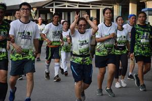 BIB: 623
                            <button type="button" onclick="openModal(3790773)" class="btn btn-primary btn-sm float-right btn-popup" data-toggle="modal" data-target=".modal-high-quality">
                        <i class="fas fa-shopping-cart"></i> Add to Cart
                    </button>
                                            <button type="button" onclick="isThisMe(3790773, true)" class="btn btn-success btn-sm float-right btn-popup btn-isme hidden" data-toggle="tooltip" data-placement="bottom" title="นี่คือรูปของคุณใช่ไหม คลิกที่นี่เพื่อเอาเข้าอัลบั้ม">
                        <i class="fas fa-plus"></i> Add to album
                    </button>
                    <button type="button" onclick="isThisMe(3790773, false)" class="btn btn-warning btn-sm float-right btn-popup btn-isnotme hidden">
                        <i class="fas fa-ban"></i> Remove from album
                    </button>