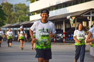 BIB: 1890
                            <button type="button" onclick="openModal(3791967)" class="btn btn-primary btn-sm float-right btn-popup" data-toggle="modal" data-target=".modal-high-quality">
                        <i class="fas fa-shopping-cart"></i> Add to Cart
                    </button>
                                            <button type="button" onclick="isThisMe(3791967, true)" class="btn btn-success btn-sm float-right btn-popup btn-isme hidden" data-toggle="tooltip" data-placement="bottom" title="นี่คือรูปของคุณใช่ไหม คลิกที่นี่เพื่อเอาเข้าอัลบั้ม">
                        <i class="fas fa-plus"></i> Add to album
                    </button>
                    <button type="button" onclick="isThisMe(3791967, false)" class="btn btn-warning btn-sm float-right btn-popup btn-isnotme hidden">
                        <i class="fas fa-ban"></i> Remove from album
                    </button>