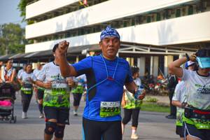 BIB: 2592
                            <button type="button" onclick="openModal(3791820)" class="btn btn-primary btn-sm float-right btn-popup" data-toggle="modal" data-target=".modal-high-quality">
                        <i class="fas fa-shopping-cart"></i> Add to Cart
                    </button>
                                            <button type="button" onclick="isThisMe(3791820, true)" class="btn btn-success btn-sm float-right btn-popup btn-isme hidden" data-toggle="tooltip" data-placement="bottom" title="นี่คือรูปของคุณใช่ไหม คลิกที่นี่เพื่อเอาเข้าอัลบั้ม">
                        <i class="fas fa-plus"></i> Add to album
                    </button>
                    <button type="button" onclick="isThisMe(3791820, false)" class="btn btn-warning btn-sm float-right btn-popup btn-isnotme hidden">
                        <i class="fas fa-ban"></i> Remove from album
                    </button>