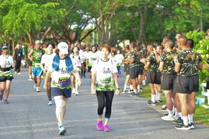 BIB: 817, 525
                            <button type="button" onclick="openModal(3726994)" class="btn btn-primary btn-sm float-right btn-popup" data-toggle="modal" data-target=".modal-high-quality">
                        <i class="fas fa-shopping-cart"></i> Add to Cart
                    </button>
                                            <button type="button" onclick="isThisMe(3726994, true)" class="btn btn-success btn-sm float-right btn-popup btn-isme hidden" data-toggle="tooltip" data-placement="bottom" title="นี่คือรูปของคุณใช่ไหม คลิกที่นี่เพื่อเอาเข้าอัลบั้ม">
                        <i class="fas fa-plus"></i> Add to album
                    </button>
                    <button type="button" onclick="isThisMe(3726994, false)" class="btn btn-warning btn-sm float-right btn-popup btn-isnotme hidden">
                        <i class="fas fa-ban"></i> Remove from album
                    </button>